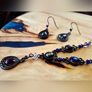 Avon Iridescent Black and Blue Necklace Set
